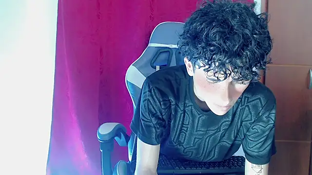 Snapshot of Johnny_cagee_ chatting on February 12, 11:22 pm Johnny cagee online show from February 12, 11:22 pm