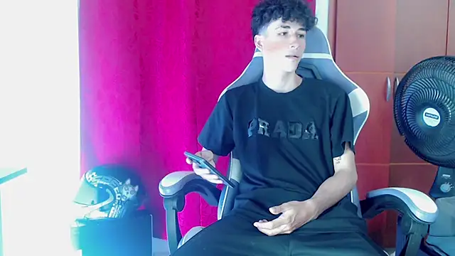 Snapshot of Johnny_cagee_ chatting on February 24, 12:41 am Johnny cagee online show from February 24, 12:41 am