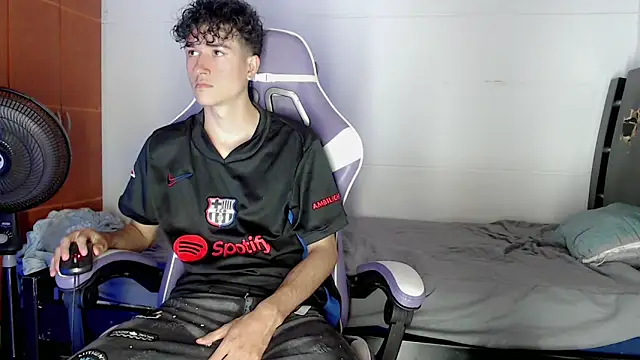 Snapshot of Johnny_cagee_ chatting on February 26, 12:31 am Johnny cagee online show from February 26, 12:31 am