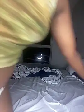 Snapshot of PrimaDonnaxx chatting on February 15, 10:50 pm PrimaDonnaxx online show from February 15, 10:50 pm