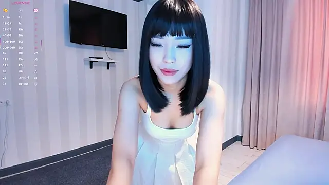 Snapshot of laumalove chatting on February 6, 5:12 am laumalove online show from February 6, 5:12 am