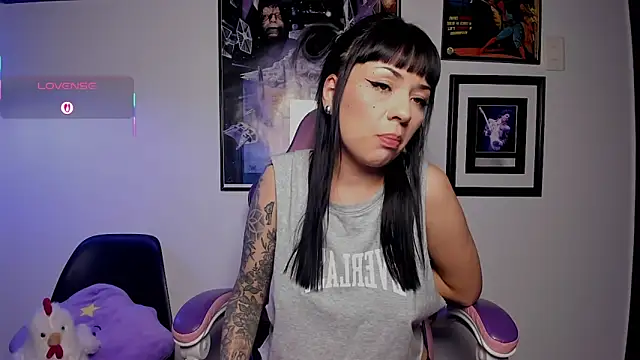 luckylaura online show from February 28, 11:50 pm