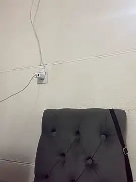 Snapshot of Jimena_luvv chatting on February 25, 2:43 am Jimena luvv online show from February 25, 2:43 am