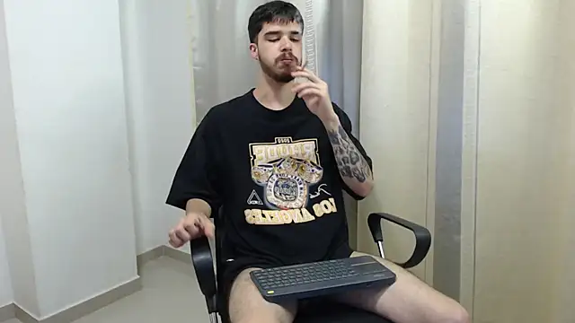 Snapshot of joseh0se chatting on February 27, 3:28 am joseh0se online show from February 27, 3:28 am