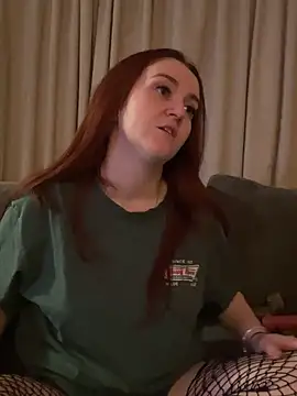 Snapshot of PoppySlut6999 chatting on February 8, 10:02 pm PoppySlut6999 online show from February 8, 10:02 pm