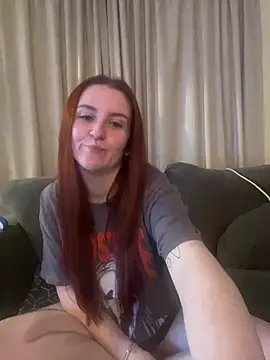 Snapshot of PoppySlut6999 chatting on February 14, 9:44 pm PoppySlut6999 online show from February 14, 9:44 pm