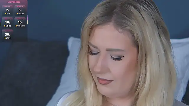 Snapshot of OndinaNoire chatting on February 9, 8:35 pm OndinaNoire online show from February 9, 8:35 pm