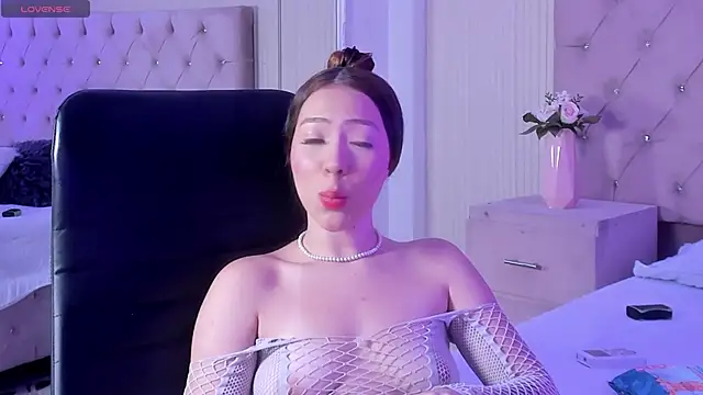 lizzyrossie online show from March 11, 9:54 pm