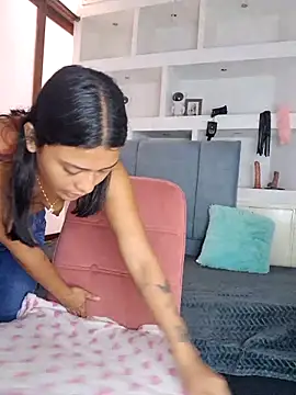 Snapshot of Layla_em chatting on February 24, 12:47 pm Layla em online show from February 24, 12:47 pm