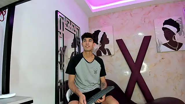 Snapshot of PRETTY_COCK1 chatting on February 2, 7:29 am PRETTY COCK1 online show from February 2, 7:29 am