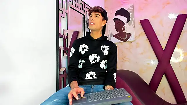 Snapshot of PRETTY_COCK1 chatting on February 20, 1:57 am PRETTY COCK1 online show from February 20, 1:57 am