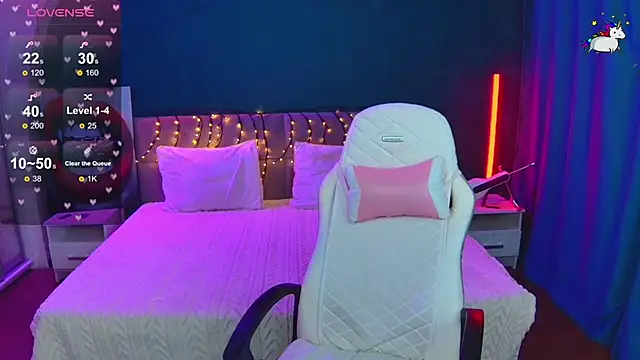 Snapshot of Lunatrend chatting on February 23, 6:00 am Lunatrend online show from February 23, 6:00 am