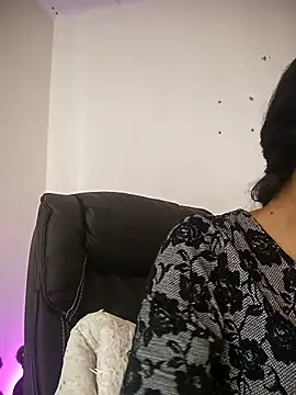 Snapshot of _aish_a chatting on February 11, 8:25 pm aish a online show from February 11, 8:25 pm