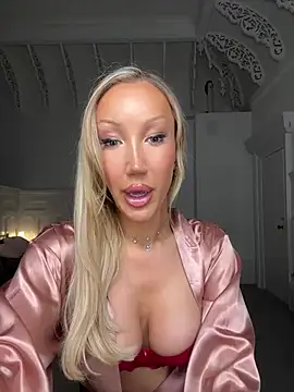 Snapshot of Allana29 chatting on March 19, 7:07 pm Allana29 online show from March 19, 7:07 pm