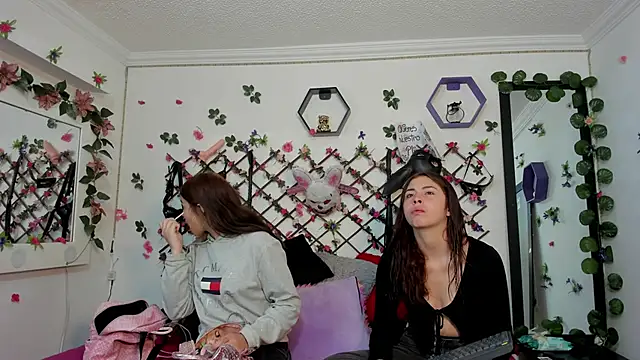 playful-girls online show from February 3, 12:32 pm