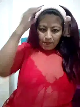 Snapshot of LaylaWinxxx chatting on February 2, 3:27 am LaylaWinxxx online show from February 2, 3:27 am