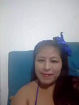 Snapshot of LaylaWinxxx chatting on February 4, 1:22 am LaylaWinxxx online show from February 4, 1:22 am