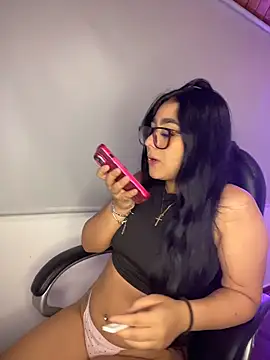 Snapshot of Violetta_pinkk1 chatting on February 24, 3:48 am Violetta pinkk1 online show from February 24, 3:48 am