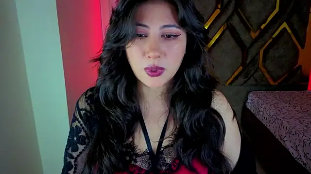 Snapshot of Luvienne chatting on February 15, 7:21 pm Luvienne online show from February 15, 7:21 pm