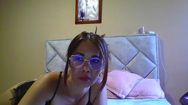Snapshot of camila_star10 chatting on June 22, 8:39 pm camila star10 online show from June 22, 8:39 pm