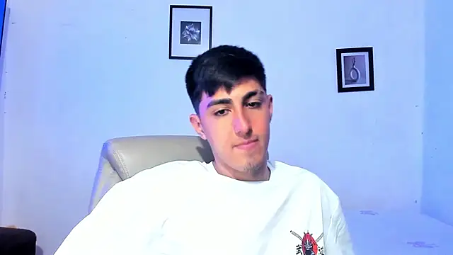 Snapshot of babyted272 chatting on March 4, 1:22 am babyted272 online show from March 4, 1:22 am