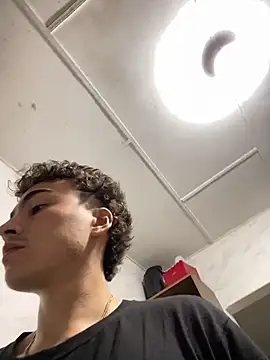 Snapshot of vanilla_Kush chatting on February 10, 9:35 am vanilla Kush online show from February 10, 9:35 am