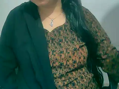 Snapshot of Cute_Aliyaa chatting on February 26, 7:29 am Cute Aliyaa online show from February 26, 7:29 am