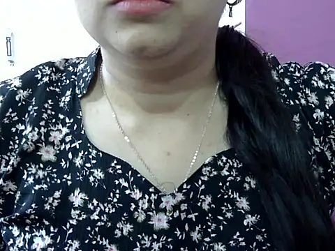 Cute Aliyaa online show from April 25, 11:46 am