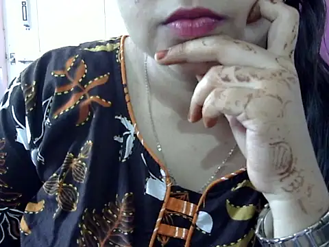Cute Aliyaa online show from May 15, 10:33 am