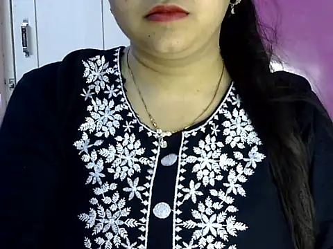 Cute Aliyaa online show from May 21, 1:51 pm