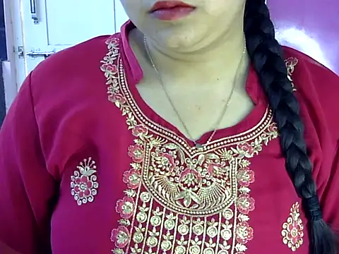 Cute Aliyaa online show from May 23, 11:03 am
