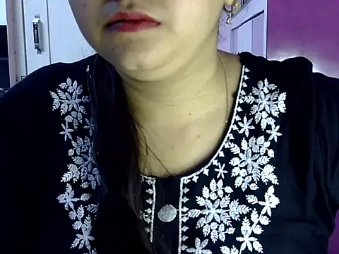 Cute Aliyaa online show from May 26, 1:18 pm