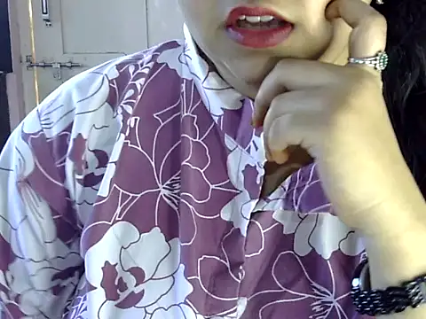 Cute Aliyaa online show from May 30, 10:12 am