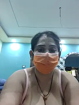 Snapshot of diyam4002 chatting on February 14, 9:06 am diyam4002 online show from February 14, 9:06 am