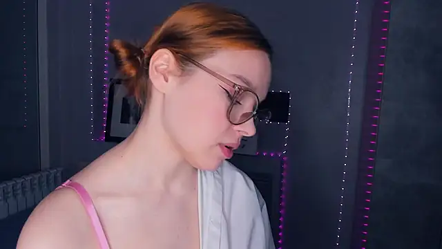 Snapshot of aIexsunshine chatting on February 4, 8:36 pm aIexsunshine online show from February 4, 8:36 pm