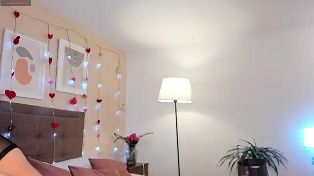 Snapshot of SalomeStorm_ chatting on February 22, 3:10 pm SalomeStorm online show from February 22, 3:10 pm