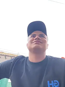 Snapshot of andresmahecha777 chatting on February 8, 9:51 pm andresmahecha777 online show from February 8, 9:51 pm