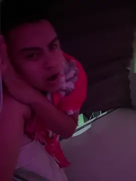 Snapshot of andresmahecha777 chatting on February 18, 7:26 am andresmahecha777 online show from February 18, 7:26 am