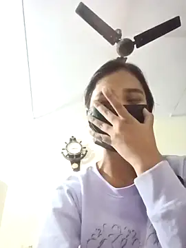 Snapshot of Mahira-- chatting on February 16, 3:46 am Mahira-- online show from February 16, 3:46 am