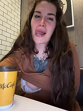 TattooGirlAlia online show from March 24, 7:41 pm