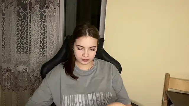 Snapshot of SoftIris_ chatting on February 9, 5:28 pm SoftIris online show from February 9, 5:28 pm