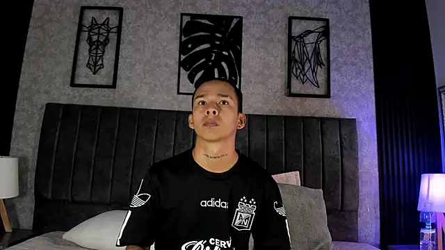 Snapshot of bliinkii_and_luka_ chatting on February 4, 3:18 pm bliinkii and luka online show from February 4, 3:18 pm