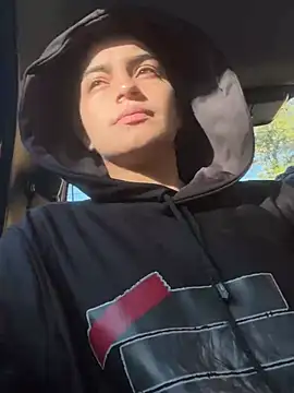 Snapshot of bliinkii_and_luka_ chatting on February 27, 12:49 pm bliinkii and luka online show from February 27, 12:49 pm