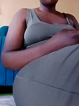 Snapshot of Charodine chatting on April 6, 7:42 am Charodine online show from April 6, 7:42 am