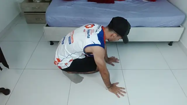 Snapshot of Caius_fox chatting on February 24, 11:19 am Caius fox online show from February 24, 11:19 am