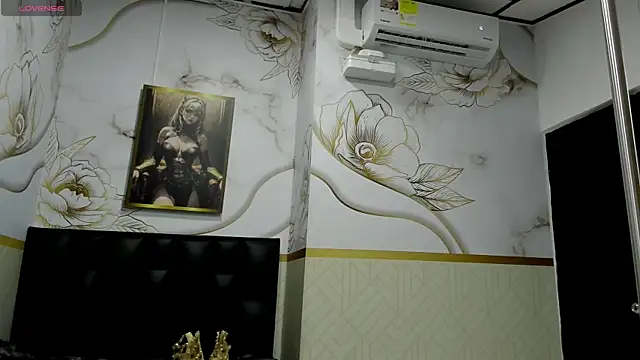 alicee  mature online show from April 11, 7:40 pm