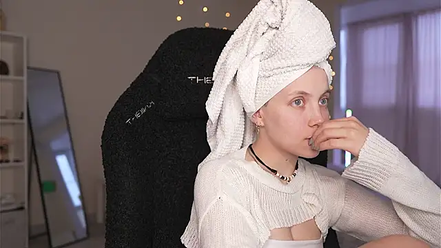 Appr0ved  online show from March 12, 3:07 pm