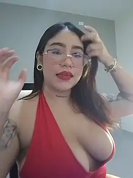 Snapshot of Helll_girll chatting on February 14, 4:31 am Helll girll online show from February 14, 4:31 am