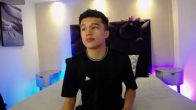 Dominik Souza online show from March 24, 6:57 pm