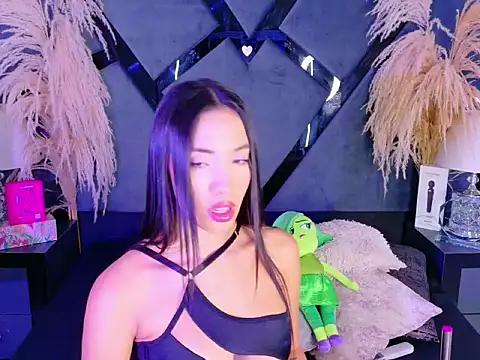 KylieWhitee online show from March 27, 7:35 pm